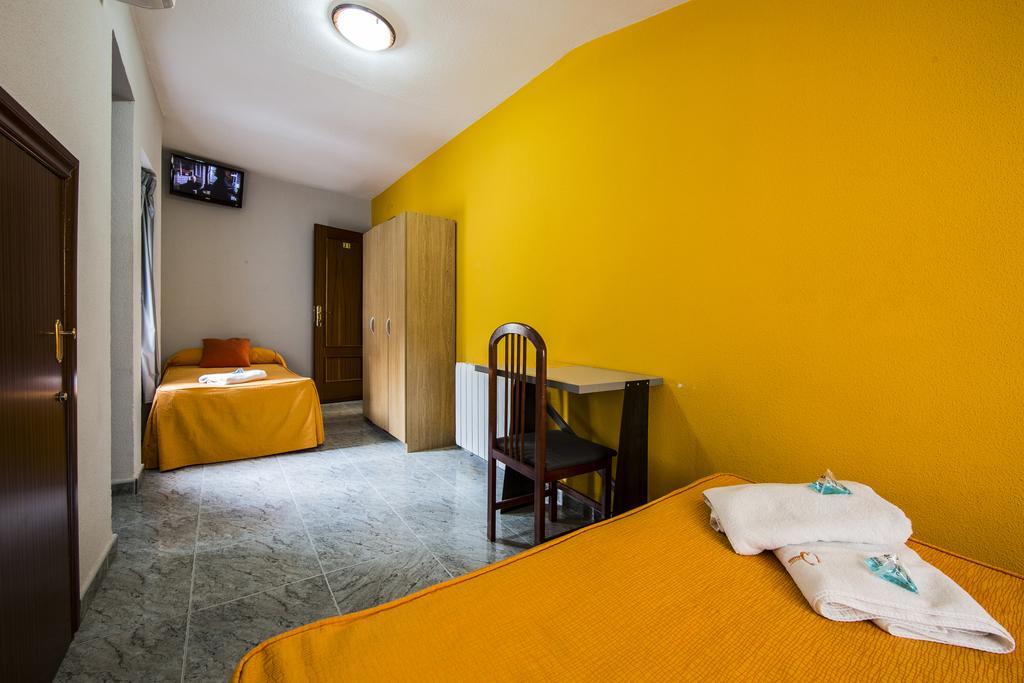 Hostal Escala Luna Salamanca Exterior photo
